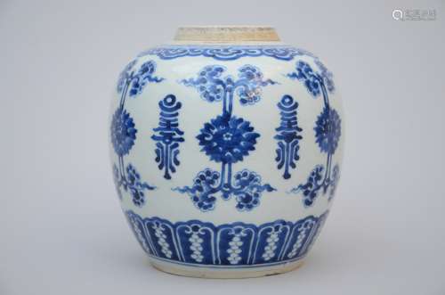 Ginger jar in Chinese blue and white porcelain 'long life symbols' (*) (20cm)
