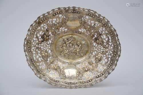 Large silver dish with openwork 'amours' (37x43x8cm)