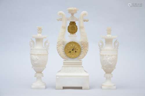 An assembled garniture in alabaster, 19th century (*) (53cm)