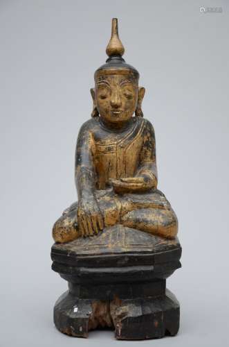 A Burmese wooden Buddha with gilded lacquer (*) (82cm)