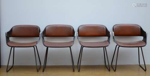 Four chairs in plywood and metal (*) (55x58x62cm)