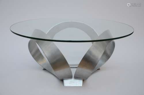 An aluminum table with a round glass tabletop (97x40cm)