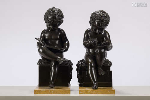 A pair of bronze puttis on a marble base, 19th century (40cm)