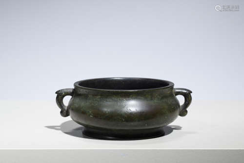 Chinese bronze incense burner with green patina, marked Xuande (16x6cm)