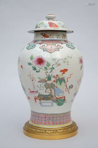 A lidded vase in Chinese famille rose porcelain with bronze base, 18th century (*) (46cm)