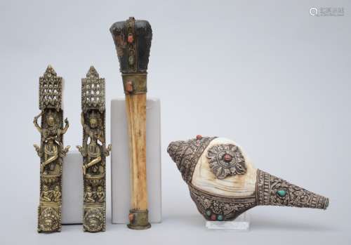 Lot: 2 Tibetan instruments and a pair of bronze decorative objects (25cm)