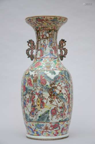 Large vase in famille rose Canton porcelain 'warriors on the battlefield' (*) (87cm)