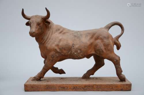 An sculpture in cast iron 'bull' (26x60x45cm)