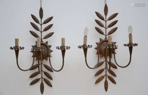 A pair of wall lights in gilded metal (47x72cm)
