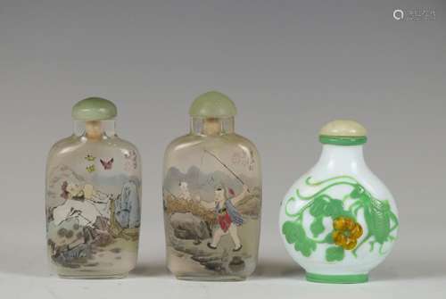 A GROUP OF INSIDE-PAINTED GLASS SNUFF BOTTLES