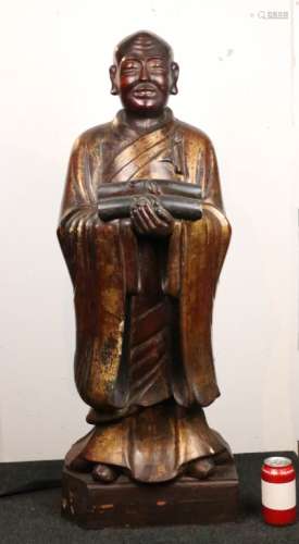 LARGE GILT LACQUER WOOD FIGURE OF A LUOHAN, 18-19