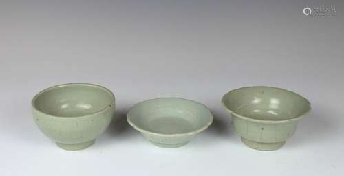 THREE INCISED LONGQUAN BOWLS YUAN