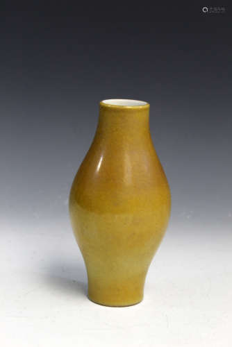 Chinese Yellow Monochrome Porcelain Vase with Qianlong Makr.
