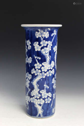 Chinese Blue and White Porcelain Vase.