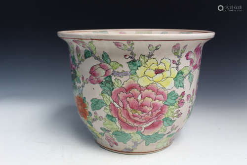 Chinese famille rose porcelain planter.