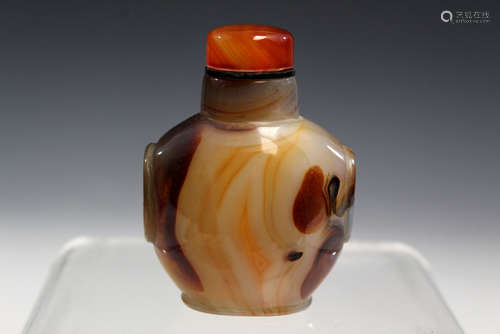 Chinese Agate Snuff Bottle.