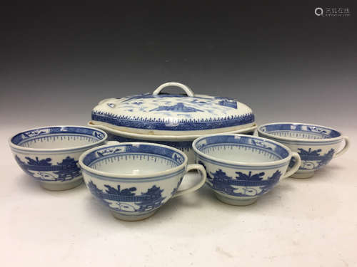 Chinese export blue and white porcelain covered bowl