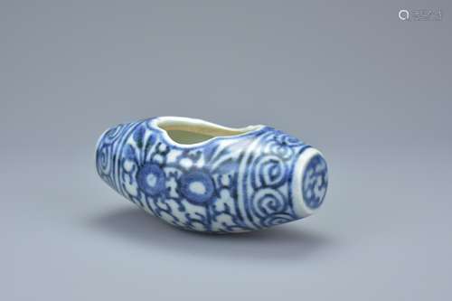 Chinese Early 19th century Blue and White Porcelain Bird Feeder, 9cms long