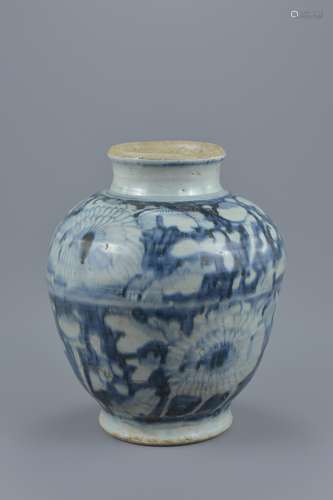 A Chinese Ming dynasty blue and white porcelain jar. 23cm tall