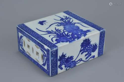 Chinese Early 20th century Porcelain Blue and White Hand Rest, 14cms high