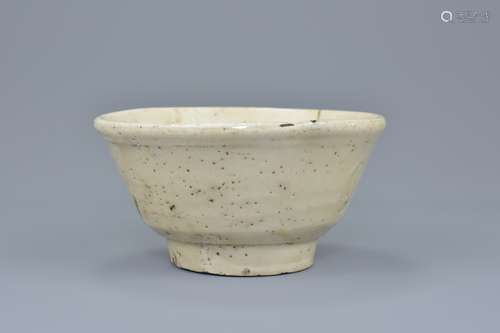 Korean Glazed Bowl – Joseon / Choson Dynasty. Heavily potted and coated in a cream coloured glaze. A