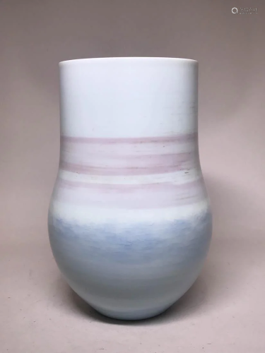 Japanese Modern Studio Porcelain Vase - Presentation