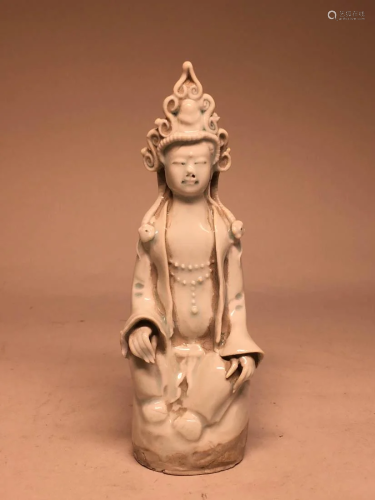 Early Chinese Porcelain Seated Kuanyin