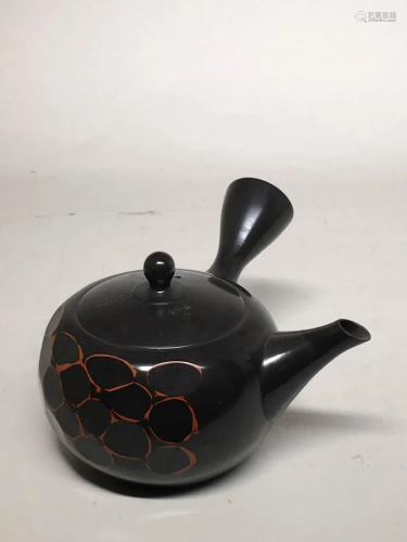 Japanese Yixin Clay Teapot - Facet Surface