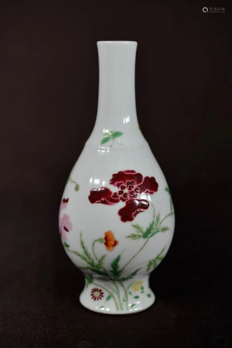 Chinese Famille Rose Porcelain Vase - Peony