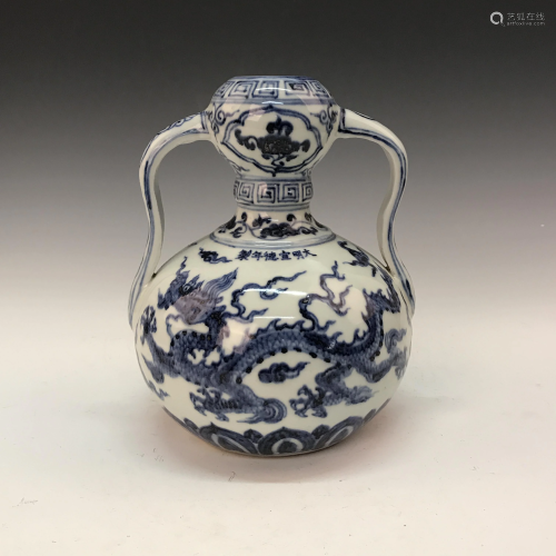 Chinese Blue-White Garlic Vase, Xuande Mark
