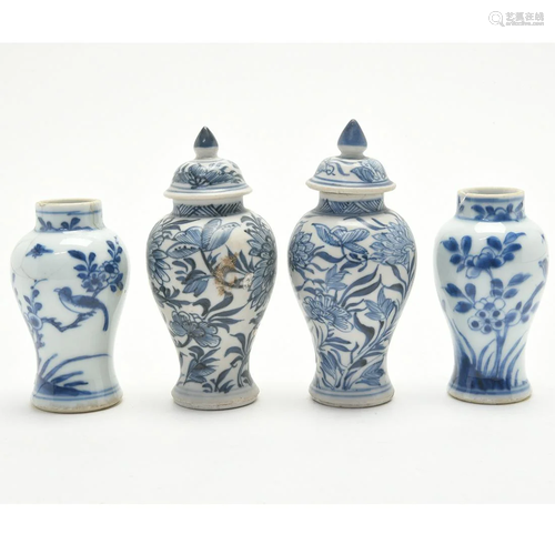 Two Pairs of Small Chinese Blue and White Vases…