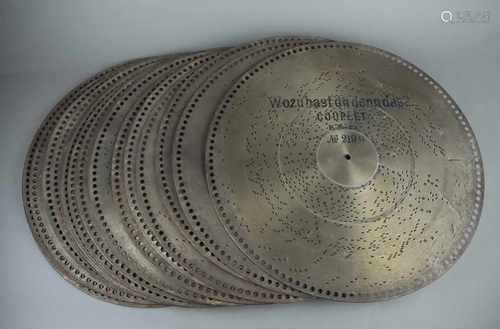 Sammlung von 20 Blech-Lochplatten - 43cm Dm.