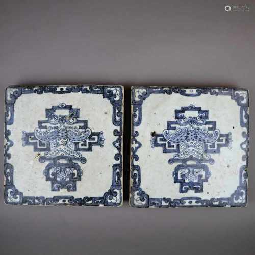 A set of two sturdily potted tiles with blue-and-white decoration - China