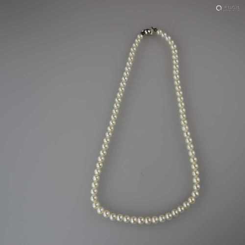 FIligrane Perlenkette - Kette mit 76 runden Perlen von ca.4mm-Dm.