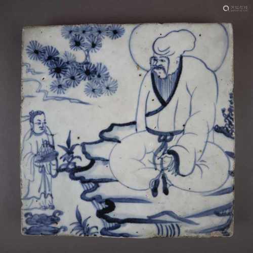 Sturdily potted tile with blue-and-white decoration - China