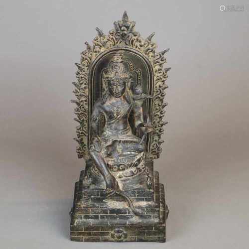 Avalokiteshvara auf Lotosthron - Indien