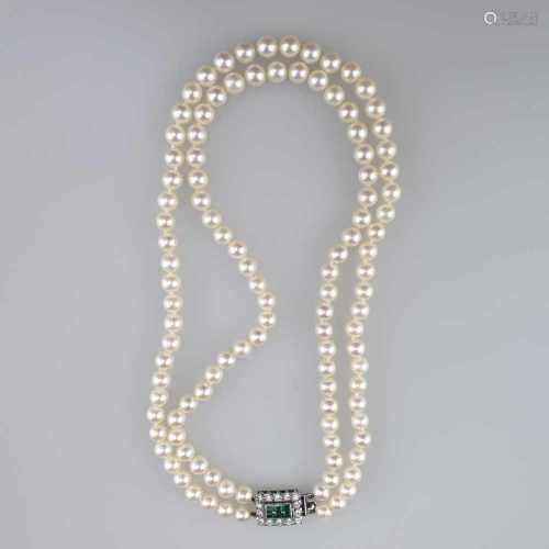 Elegantes Perlencollier mit juwelenbesetztem Verschluss - doppelreihig