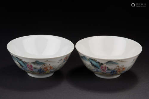 PAIR OF FAMILLE ROSE BOWLS