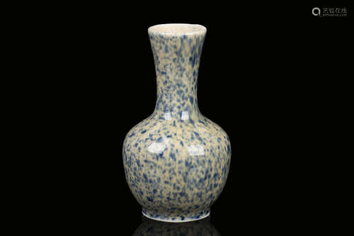 BLUE DOT PATTERNED PORCELAIN VASE