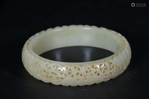 JADE OPENWORK CARVED ROUND BANGLE