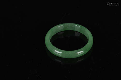 JADEITE ROUND BANGLE