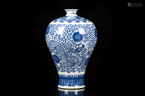 BLUE AND WHITE 'DRAGON' VASE