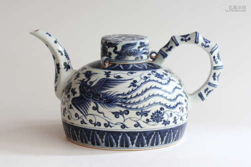 BLUE AND WHITE THREE-LOOPED TEAPOT WITH PHOENIXES DESIGNMING DYNASTY, YONGLE PERIOD