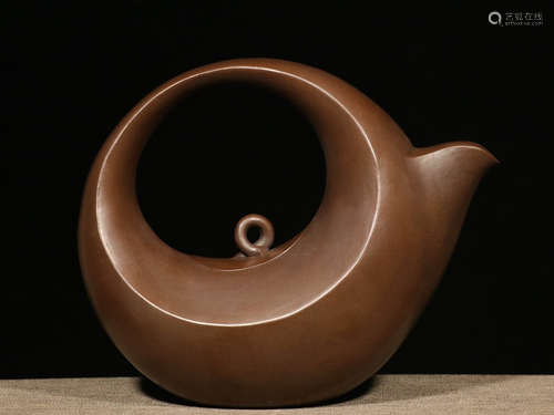 YIXING ZISHA BROWN CLAY 'MOON' TEAPOT