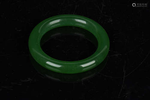 JADEITE ROUND BANGLE