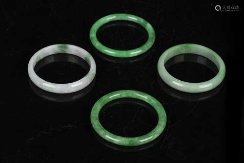 GROUP OF FOUR JADEITE ROUND BANGLES