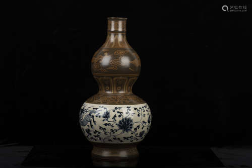 BLUE AND WHITE AND BROWN GROUND DOUBLE GOURD VASE