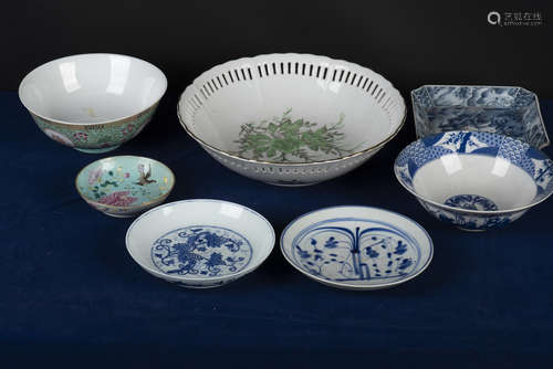 GROUP OF SEVEN VARIOUS STYLE PORCELAIN DISHES AND BOWLS