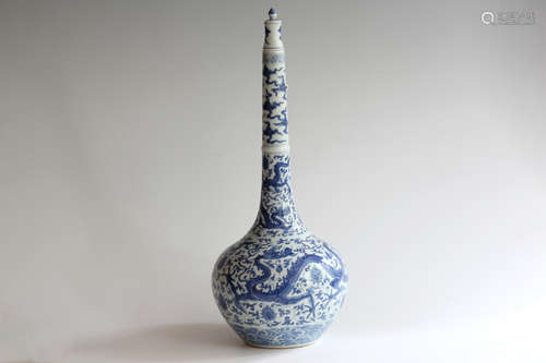 BLUE AND WHITE TALL-NECKED VASE WITH DRAGON DESIGN QING DYNASTY, CH’ENG-HUA MARK