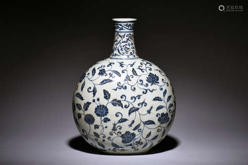 BLUE AND WHITE 'FLOWERS' MOON FLASK VASE